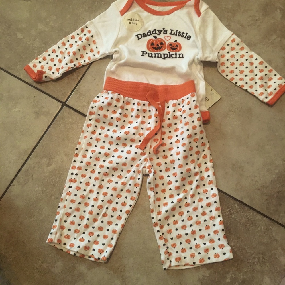 Halloweeen Bundle Deal 2 X $15!!😍😍 Carter's two piece set
